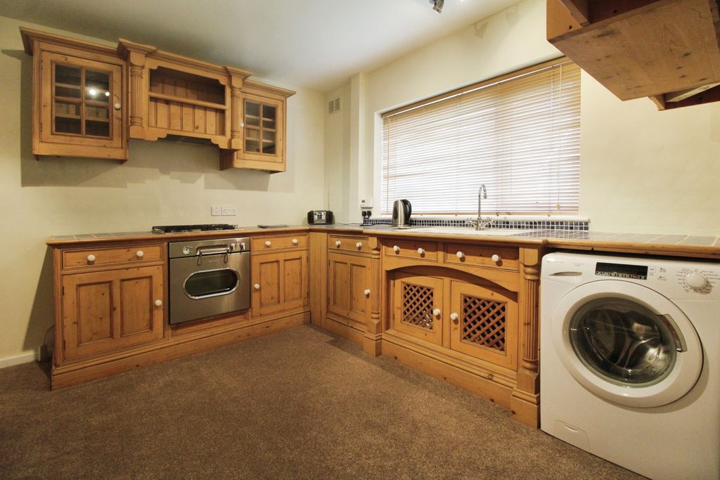 Property photo 2 of 17 Kitchen