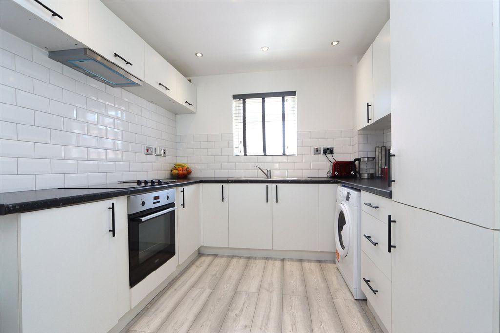Property photo 2 of 17 Picture No. 26