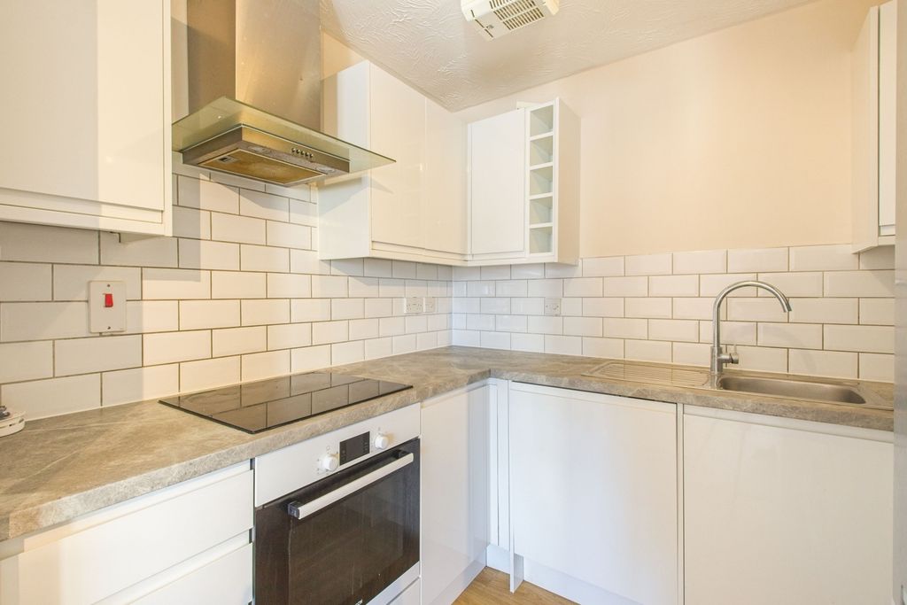 Property photo 2 of 10 Kitchen