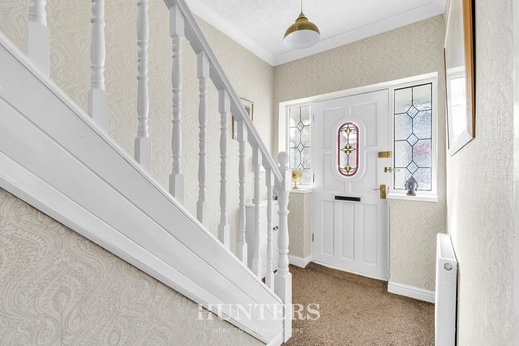 Property photo 2 of 18 Hallway