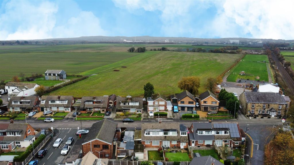 Property photo 2 of 21 News Lane