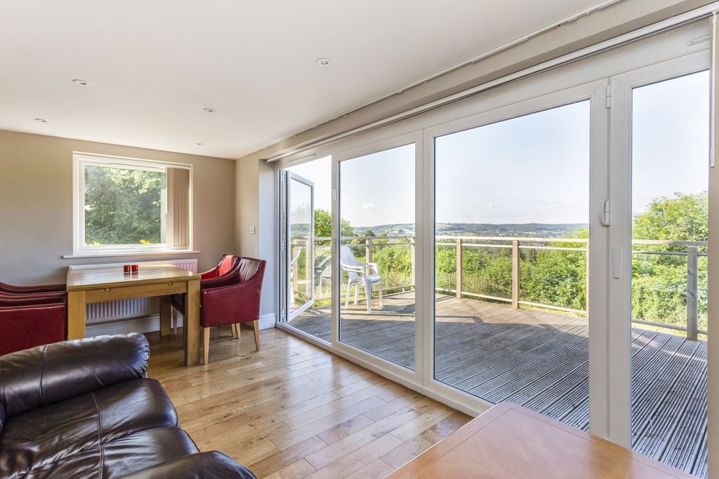 Property photo 3 of 16 2 Star Green Cott...