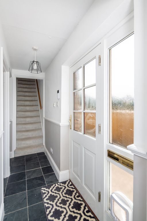 Property photo 2 of 18 Entrance Hall