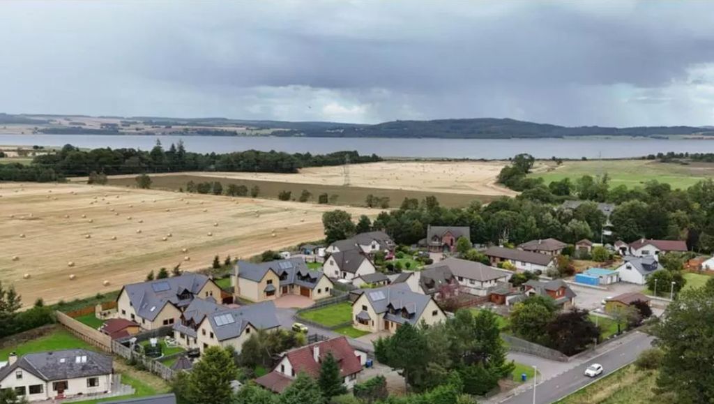 Property photo 2 of 9