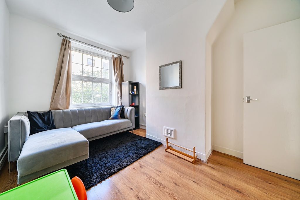 Property photo 3 of 8 5895832
