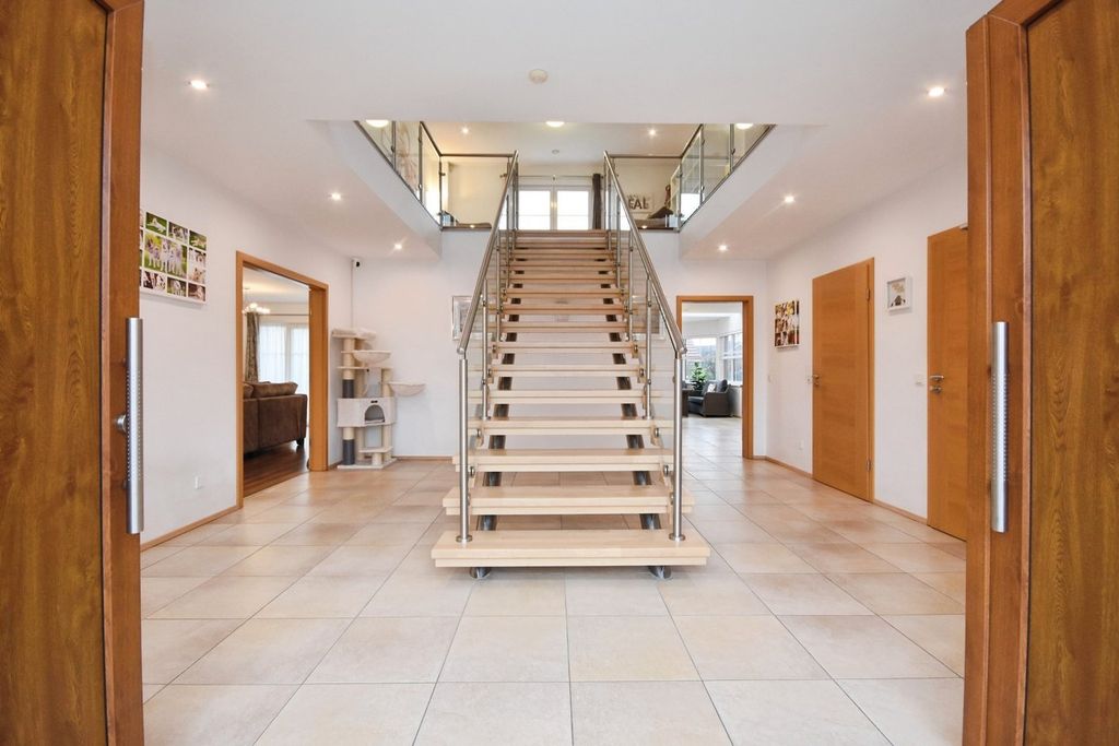 Property photo 2 of 35