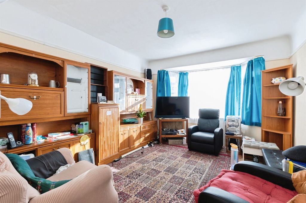 Property photo 3 of 17