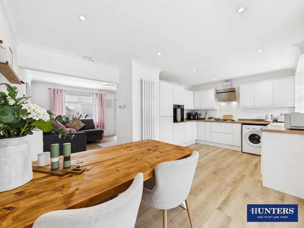 Property photo 2 of 18 Dining Kitchen