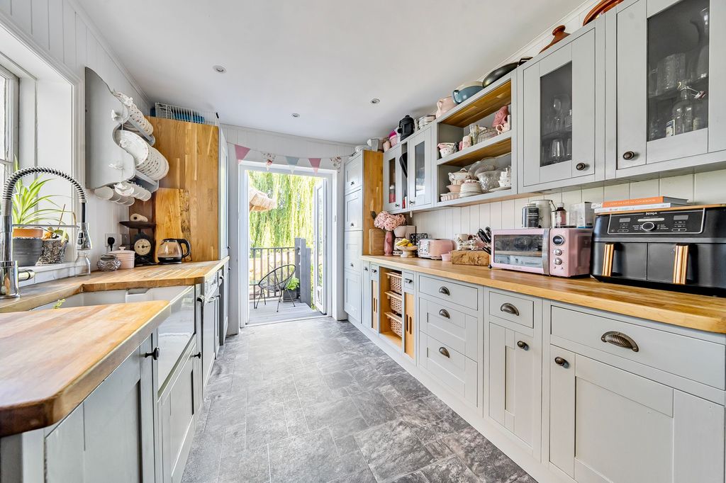 Property photo 3 of 15 Kitchen
