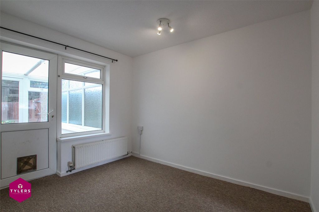 Property photo 3 of 12 Dining Room