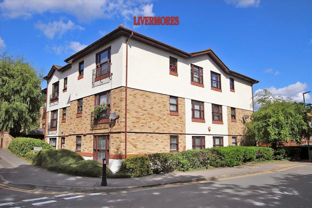 Property photo 1 of 8 9 Priory Courtdo.Jpg