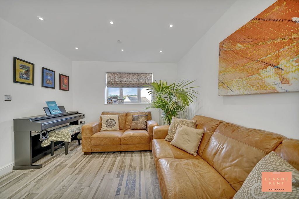Property photo 3 of 48