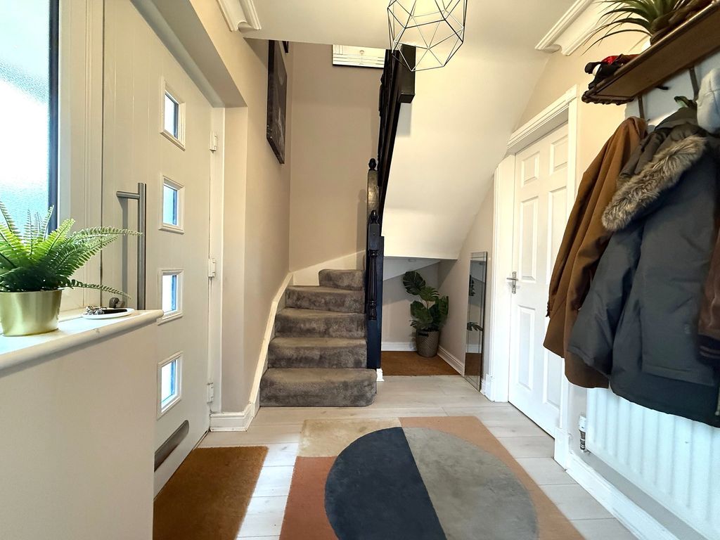 Property photo 3 of 32