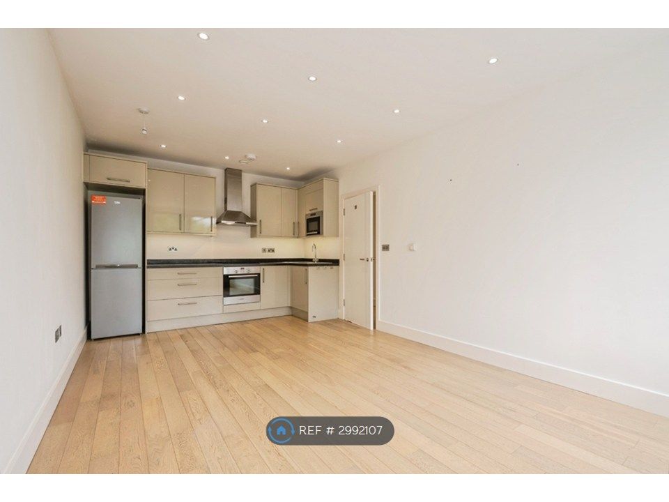 Property photo 2 of 14 Bright And Spacious Open-Plan Reception Room