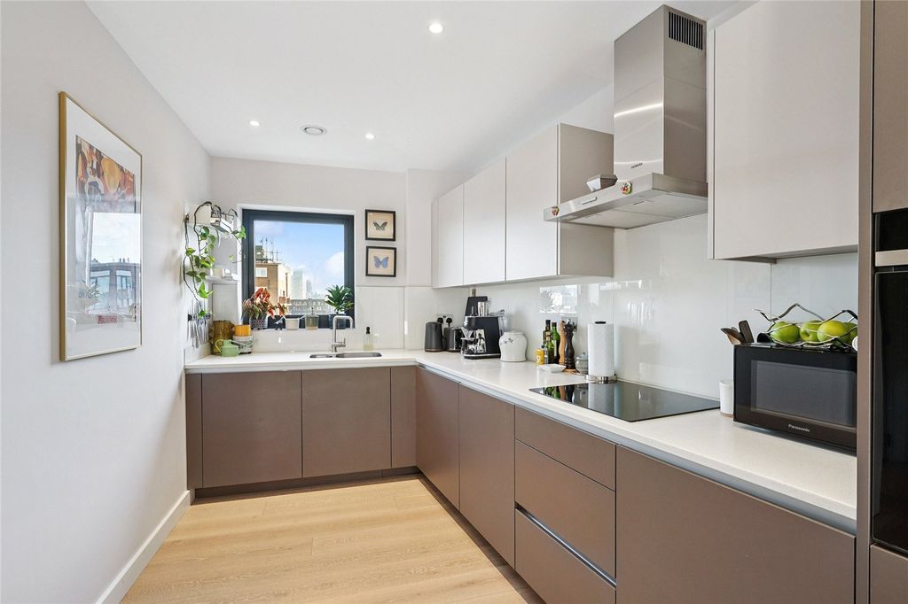 Property photo 2 of 18 Picture No. 12