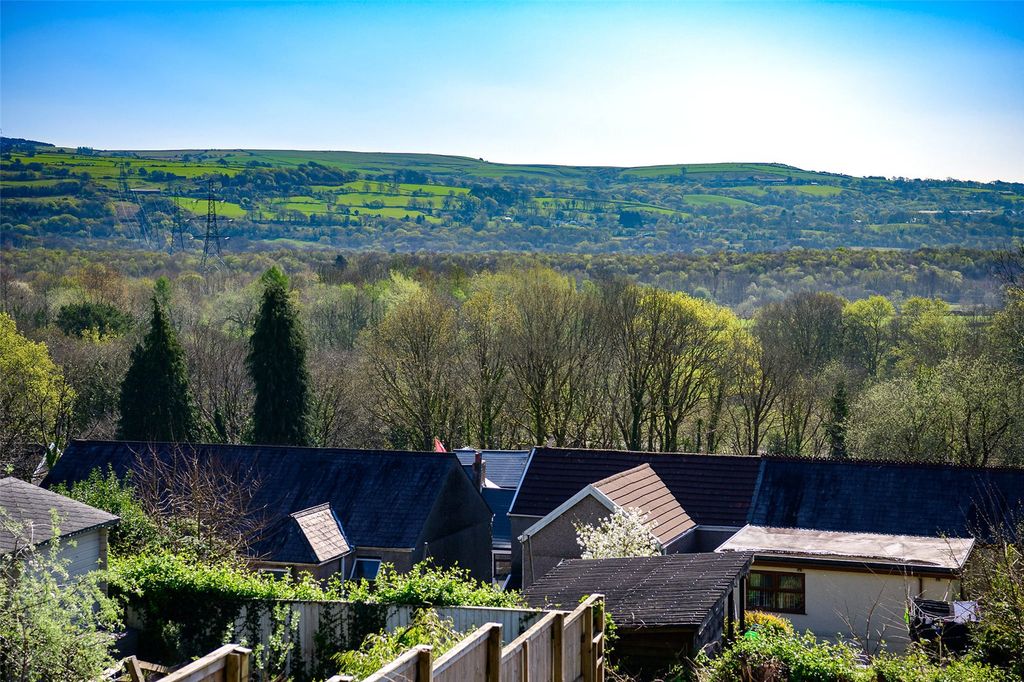 Property photo 2 of 21 Picture No. 12