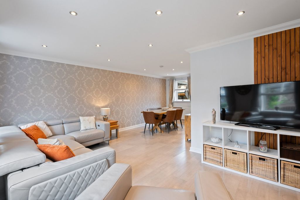 Property photo 3 of 36