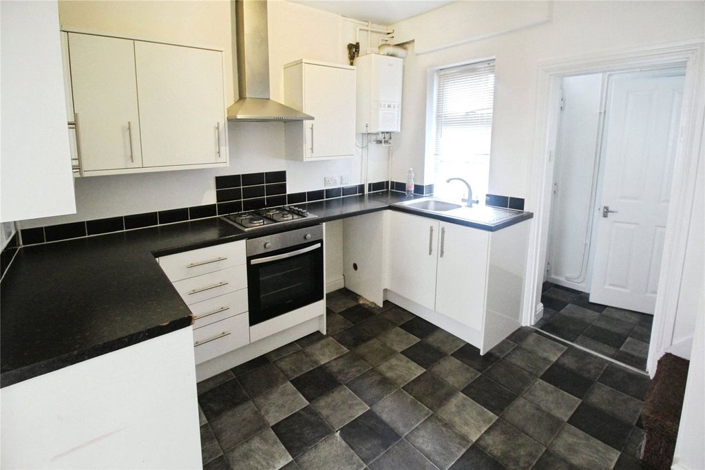 Property photo 2 of 8 Kitchen