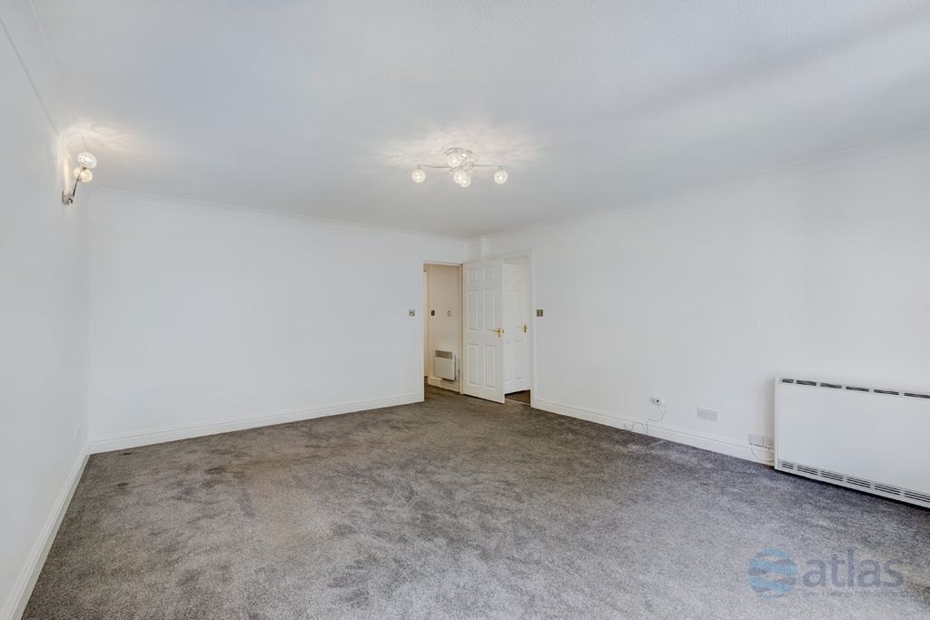 Property photo 3 of 15 Lounge