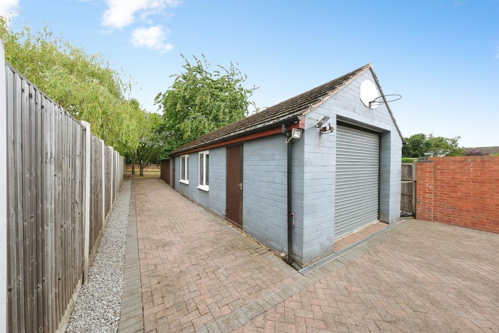 Property photo 2 of 13