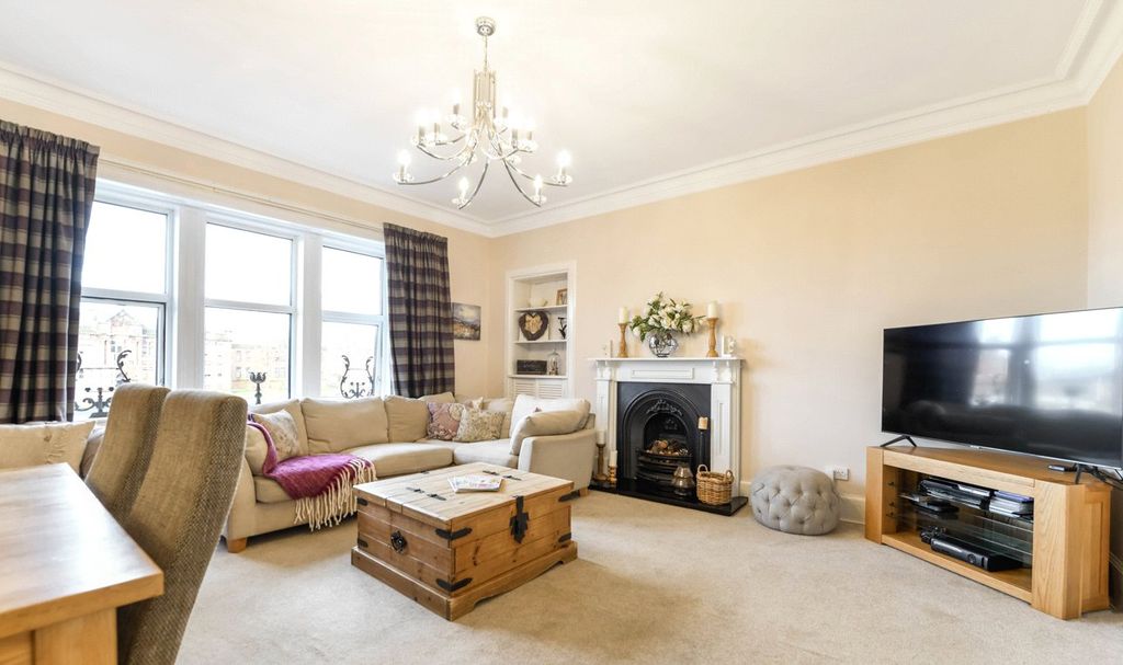 Property photo 2 of 27 Picture No. 33