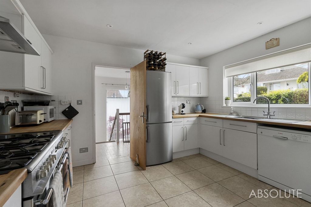 Property photo 2 of 33