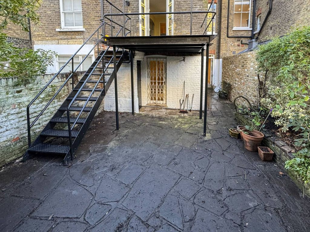 Property photo 3 of 11