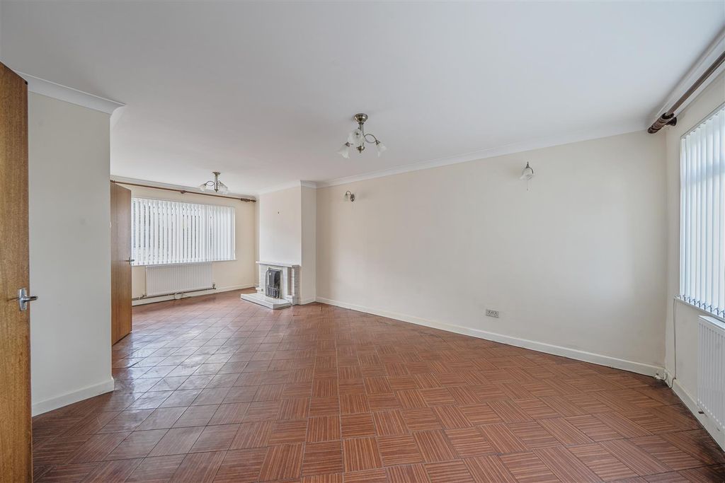 Property photo 3 of 25