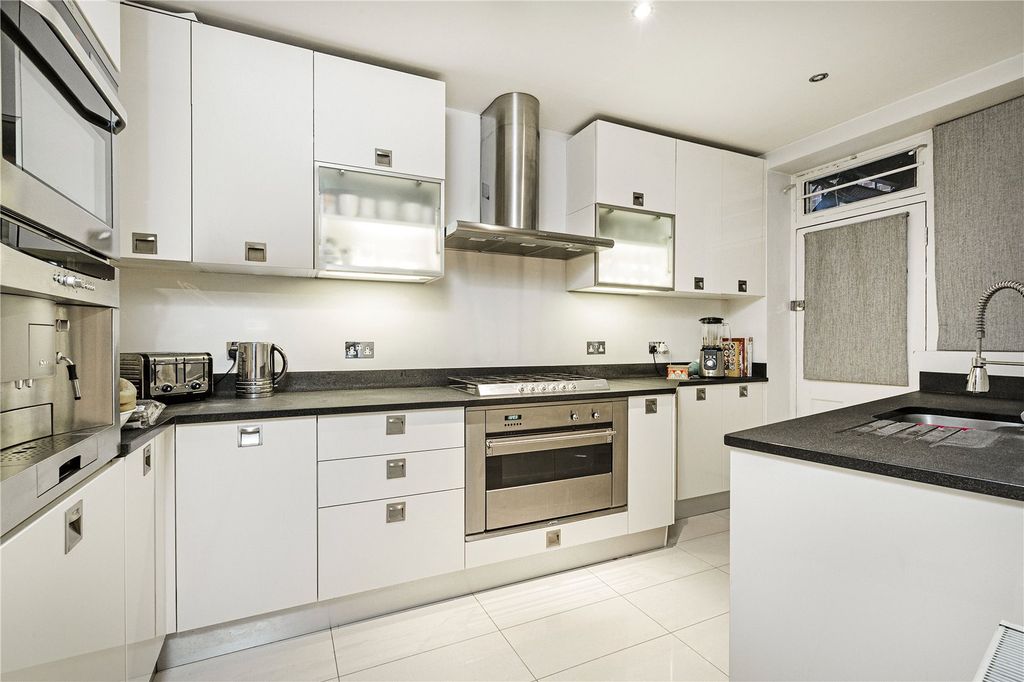 Property photo 3 of 16 Kitchen