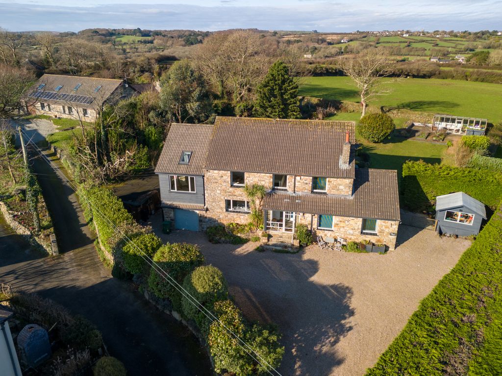 Property photo 1 of 34 5 Bedroom Detached House For Sale