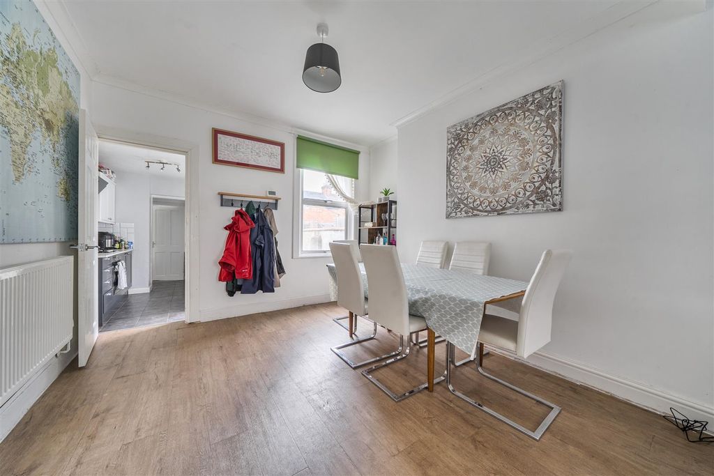 Property photo 3 of 11 1429751-10-69d7Be471589B.Jpg