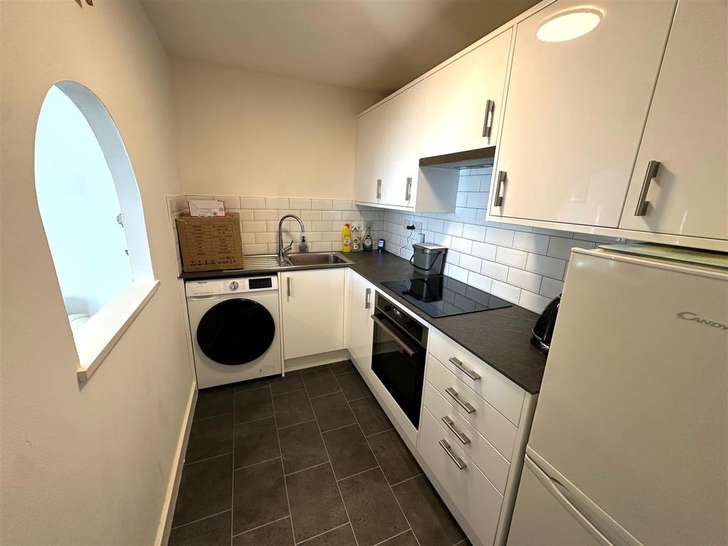 Property photo 3 of 4 Coopers Estate Agents