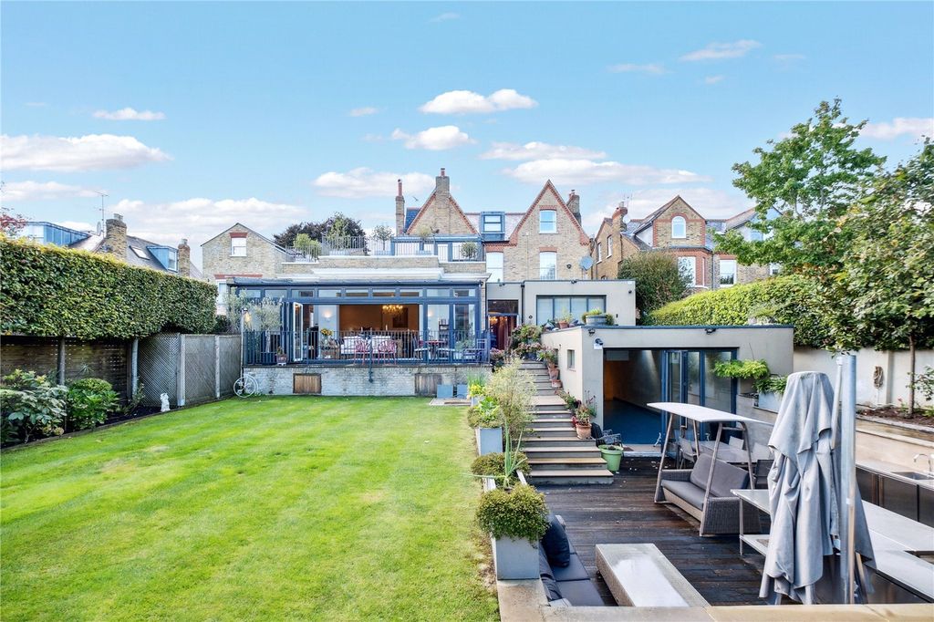 Property photo 3 of 24 Garden