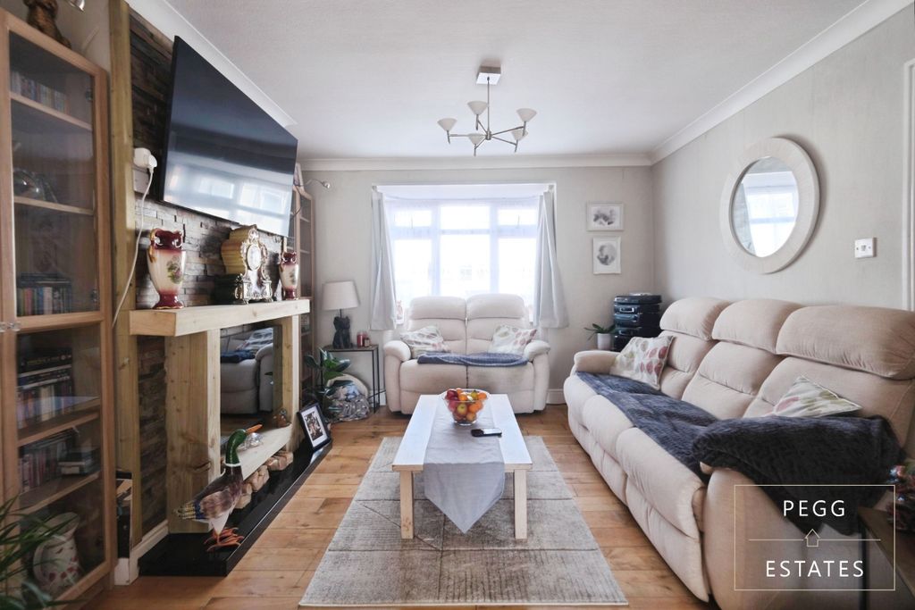 Property photo 2 of 23