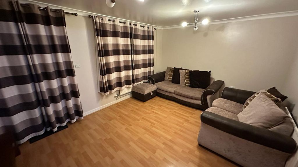 Property photo 3 of 10 Lounge