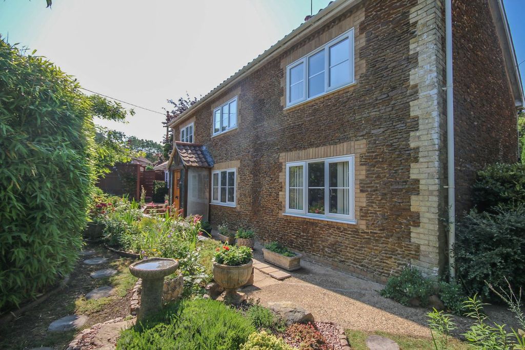 Property photo 2 of 51