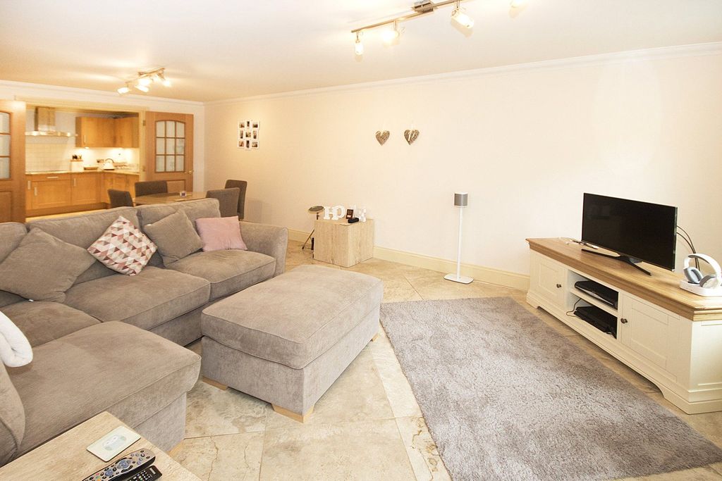 Property photo 3 of 9 Picture 3