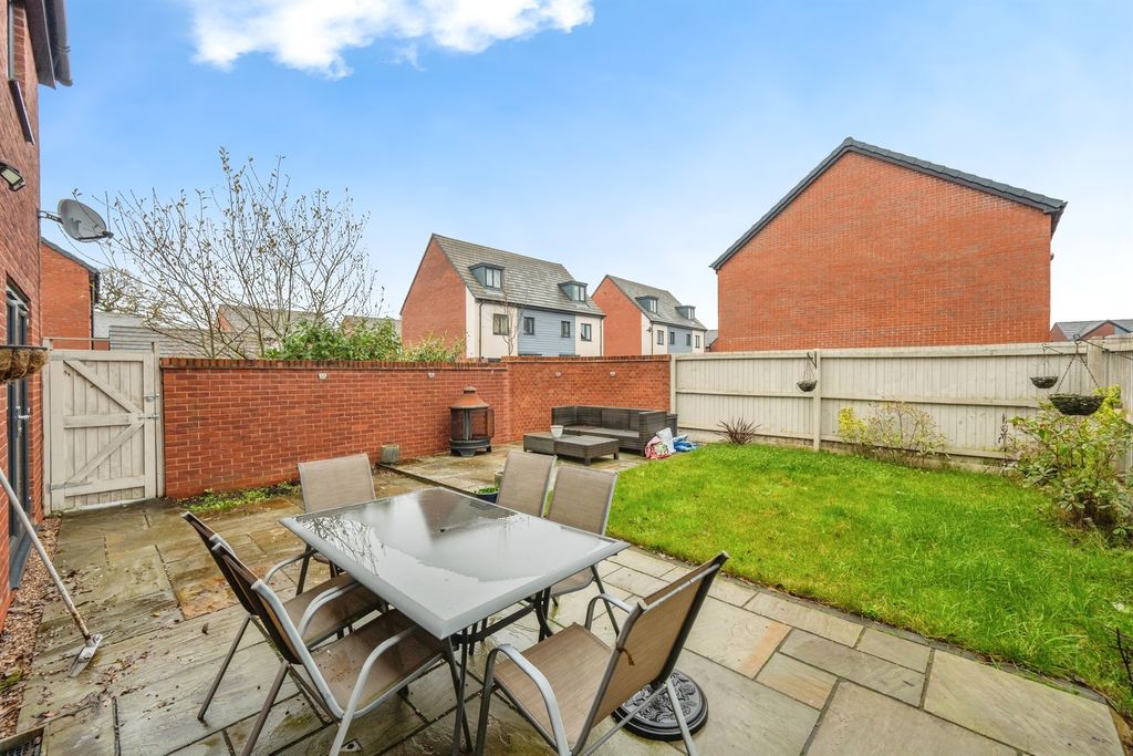 Property photo 2 of 20 External