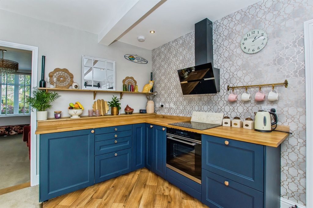 Property photo 2 of 17