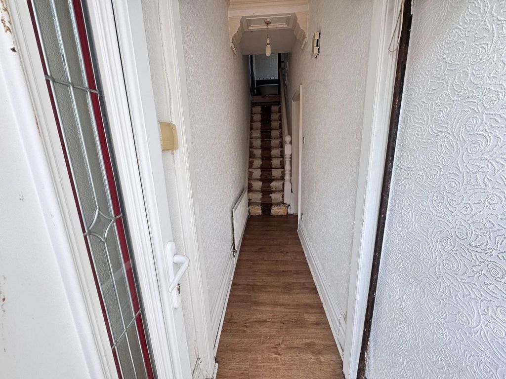 Property photo 2 of 11 Hall