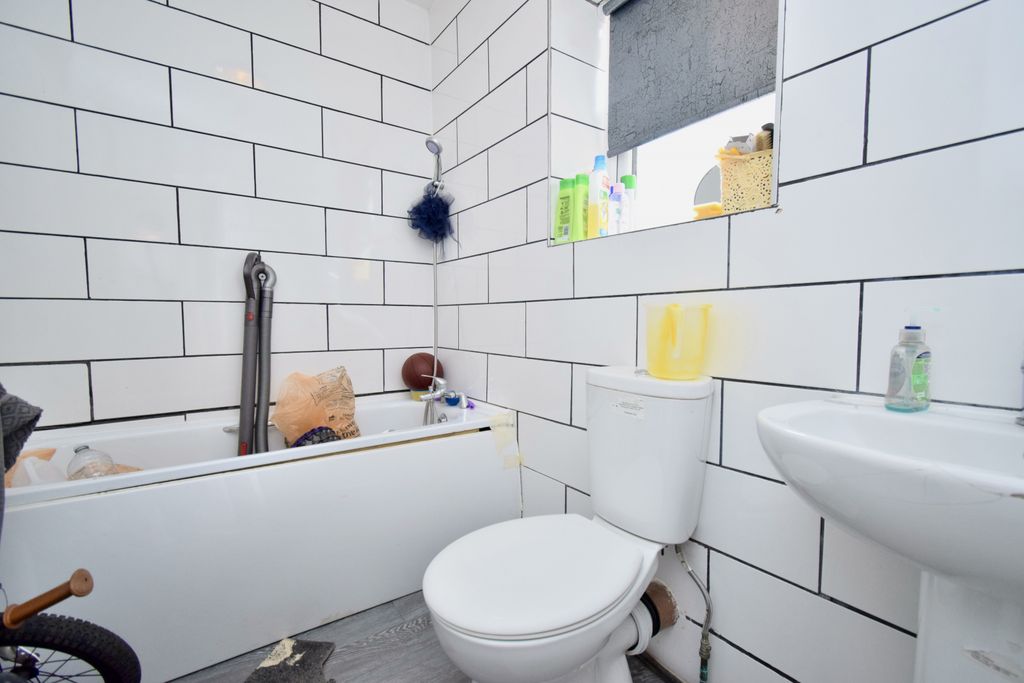 Property photo 3 of 5 Gallery