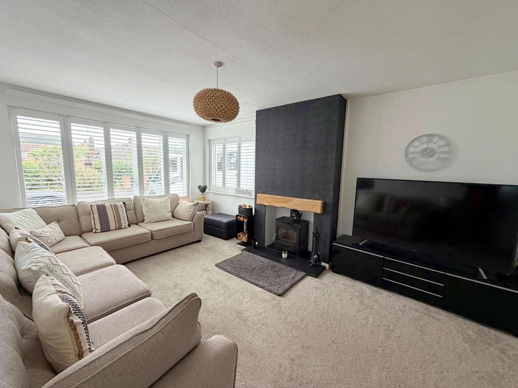 Property photo 1 of 11 Lounge