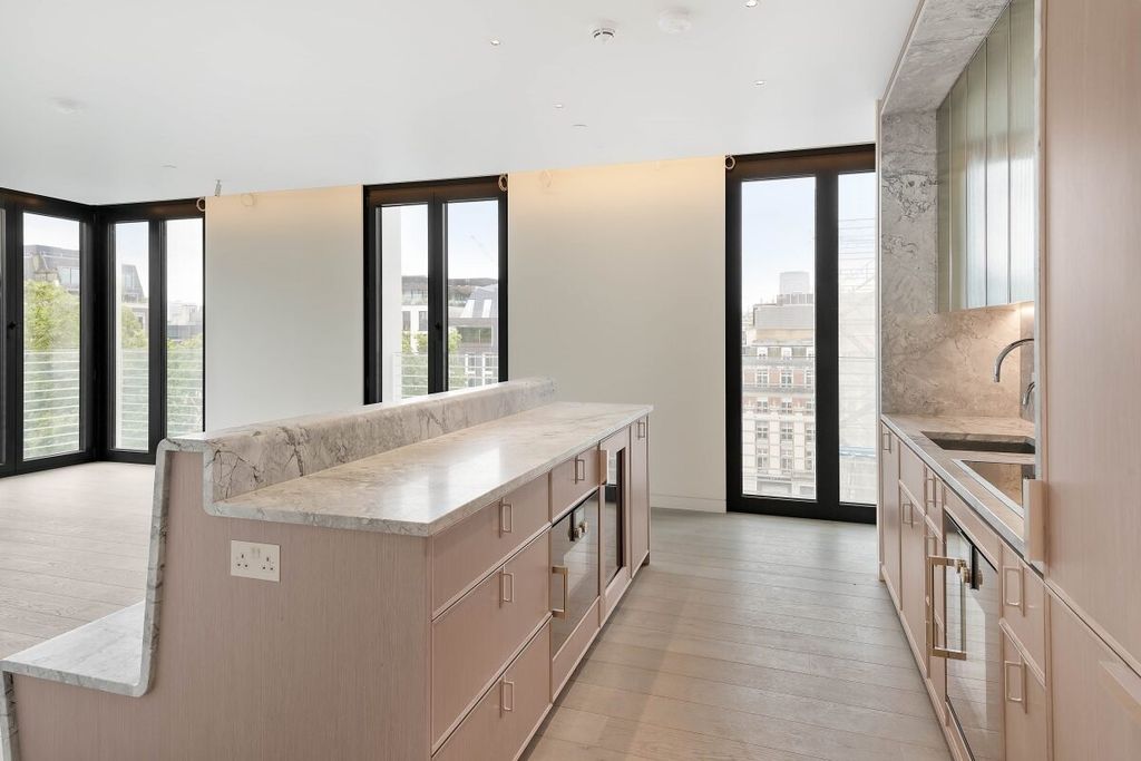 Property photo 2 of 11 Awinship-9166-02-...