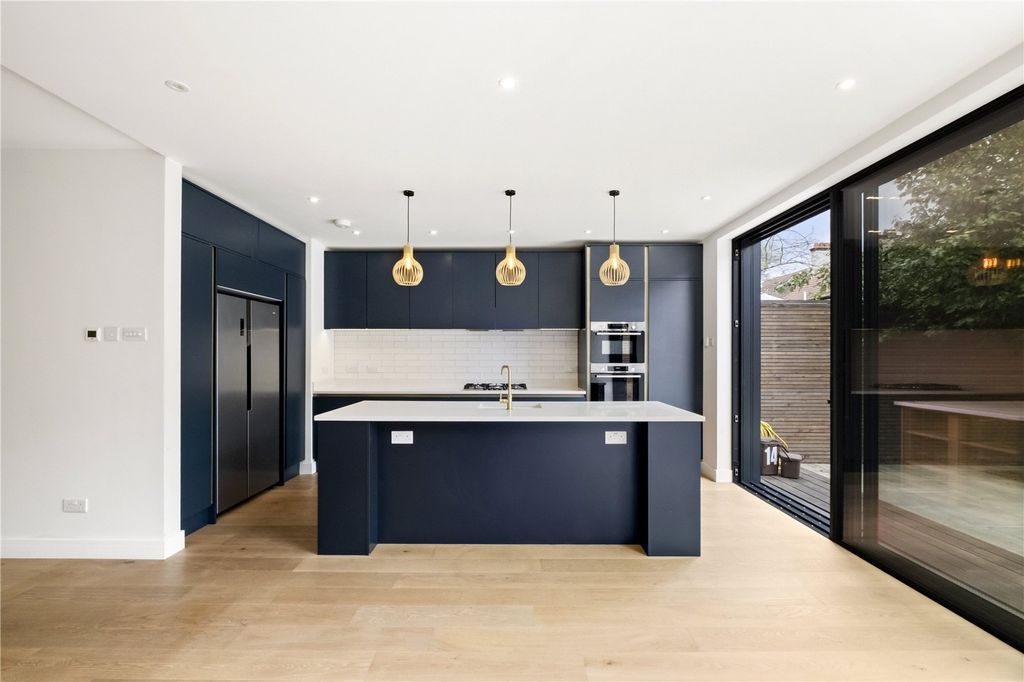Property photo 2 of 18 Kitchen