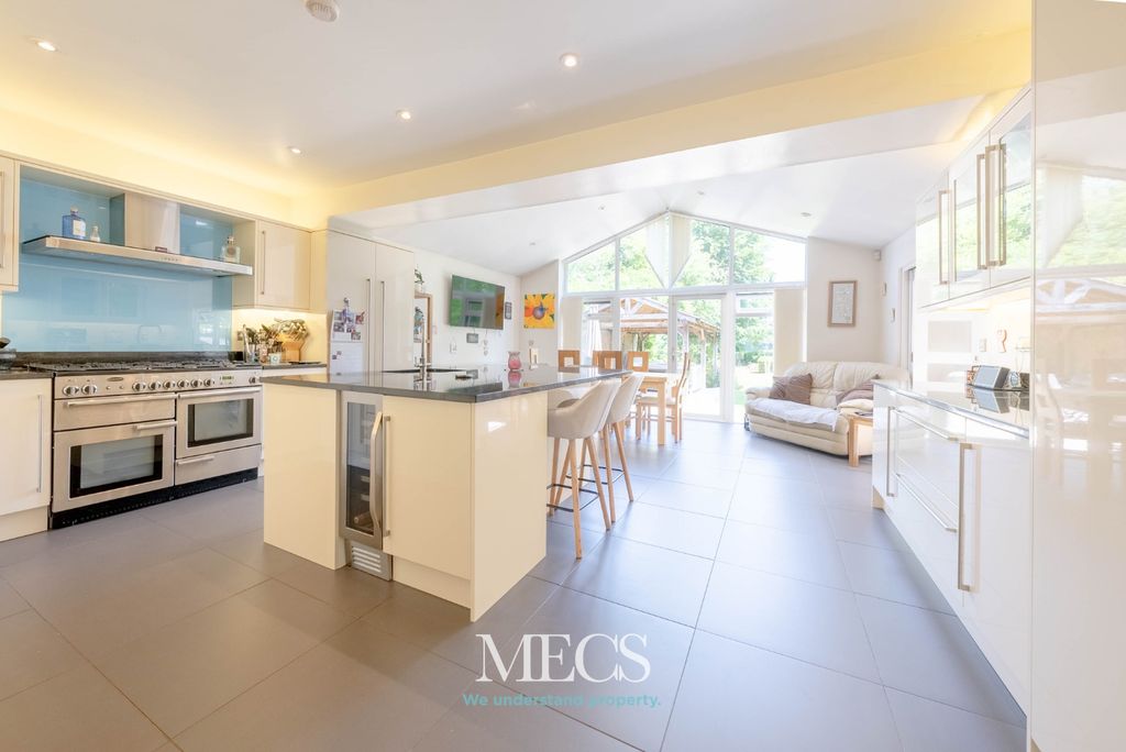Property photo 1 of 28 4275982