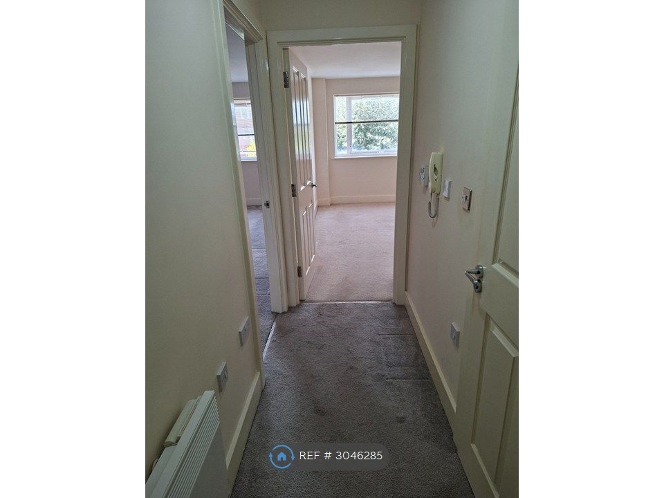 Property photo 3 of 6 Hallway