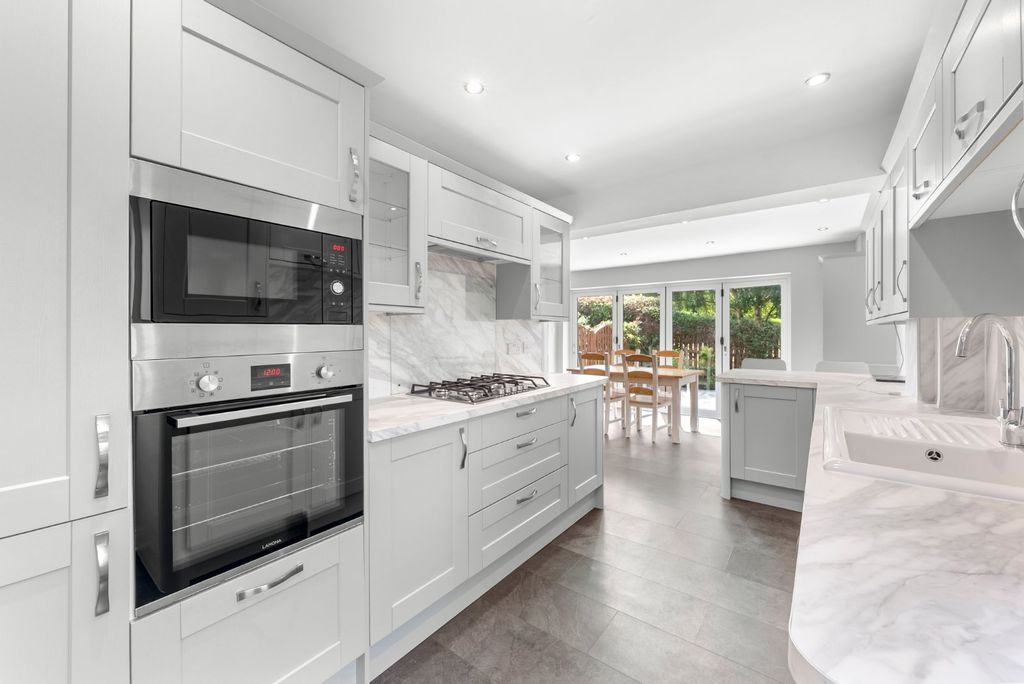 Property photo 2 of 14 Kitchen