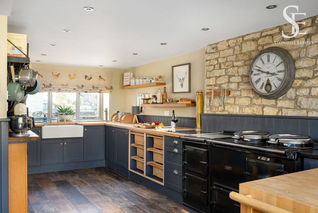 Property photo 3 of 27 Kitchen