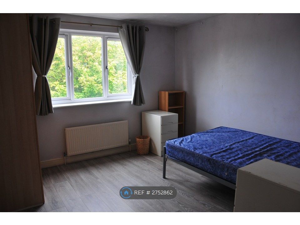 Property photo 2 of 20 Bedroom 5 With Ensuite