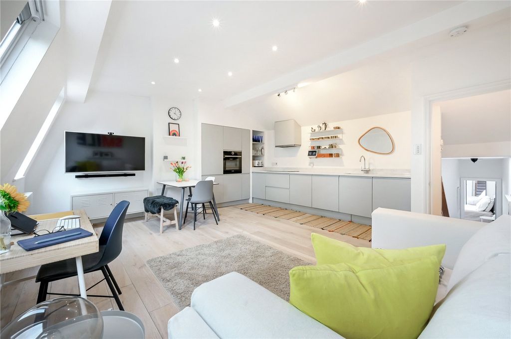 Property photo 3 of 12 Reception/Kitchen